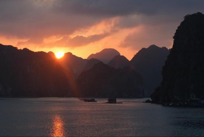 Anh Thuan Hotel 1 Cat Ba Island Ngoại thất bức ảnh